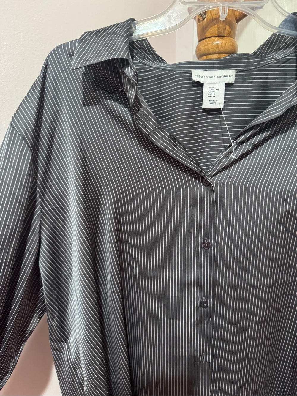 nwot button down blouse - Picture 2 of 4